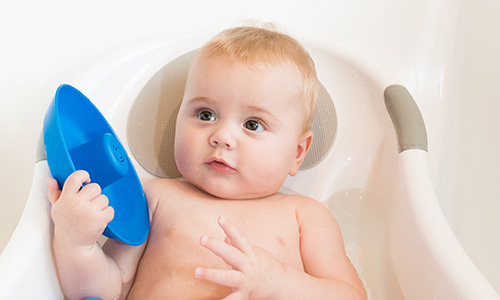 Gezondheid van nu af aan bijtend 3 tips voor baby's die niet graag in bad gaan - Blog - Nuby™